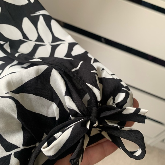 Black and Withe Calvin Klein blouses, like new!! Very pretty. - Picture 6 of 6